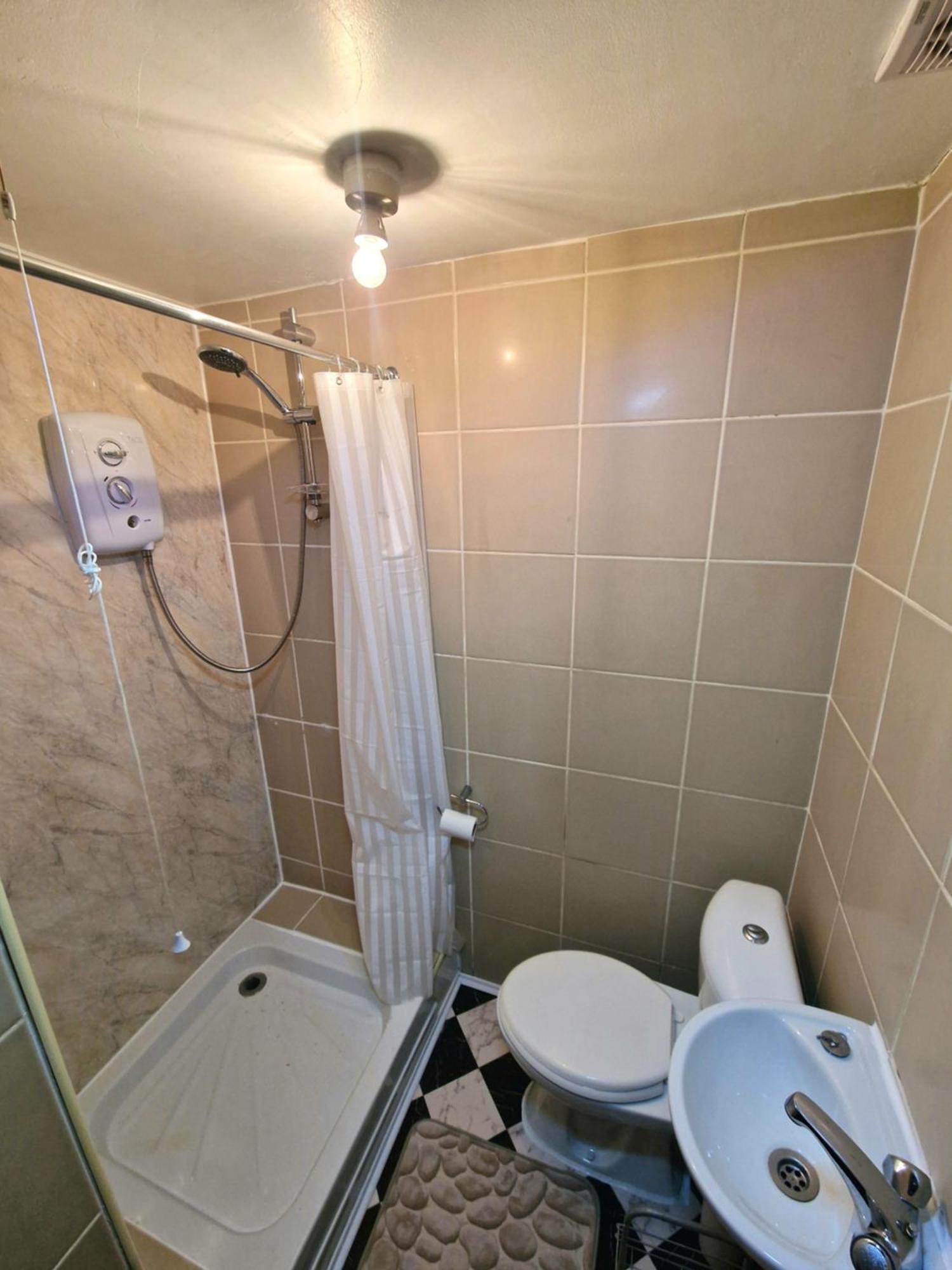Private Courtyard Apartment In Bradford With Parking Shipley  Exterior foto