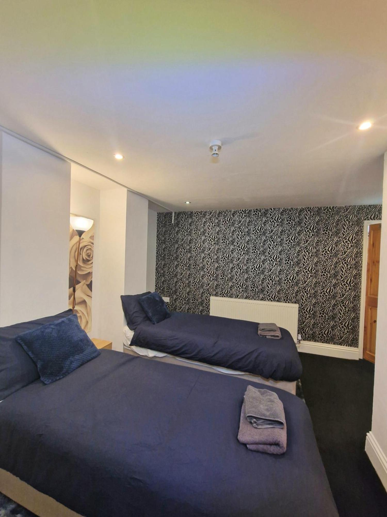 Private Courtyard Apartment In Bradford With Parking Shipley  Exterior foto