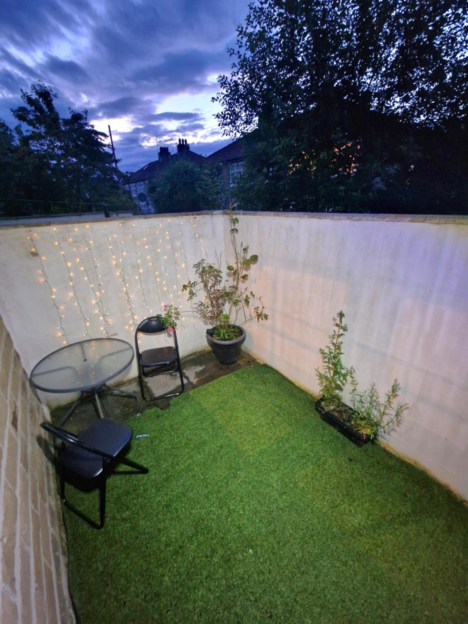 Private Courtyard Apartment In Bradford With Parking Shipley  Exterior foto