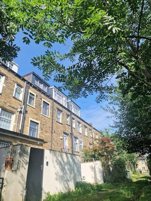 Private Courtyard Apartment In Bradford With Parking Shipley  Exterior foto